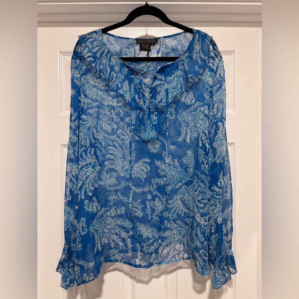 0135- Vintage Tess Studio 100% Silk Blue Floral Ruffle Blouse 16